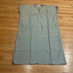 Sleek olive color men’s thoub ( deshdash)